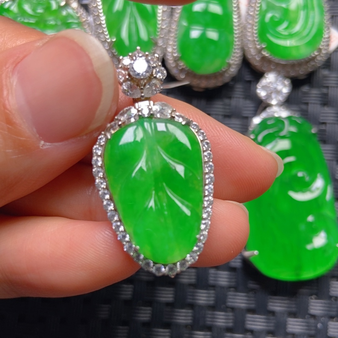 翡翠银S925镶嵌颈饰树叶吊坠