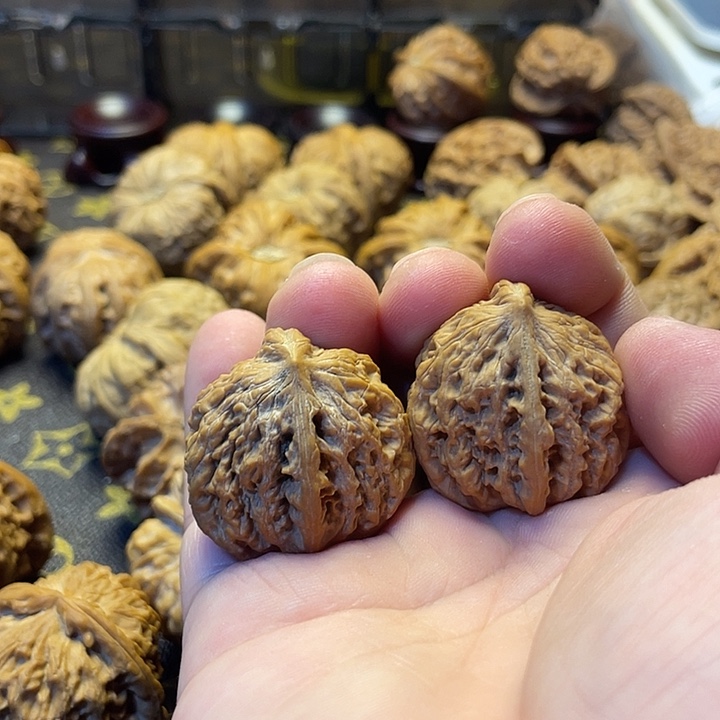 陪****文玩核桃吊坠虎头