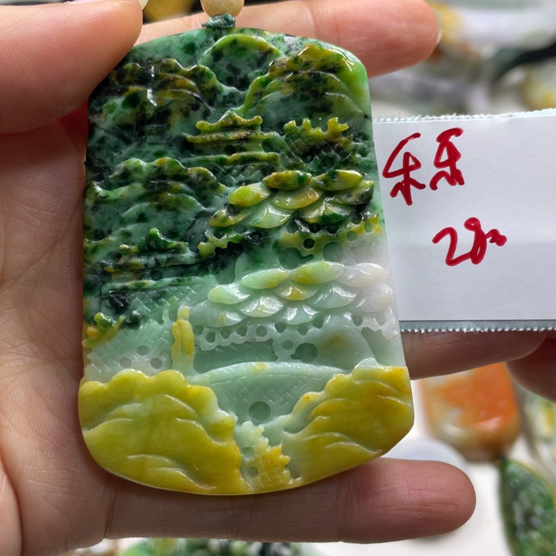 翡翠未镶嵌项圈乐*牌子