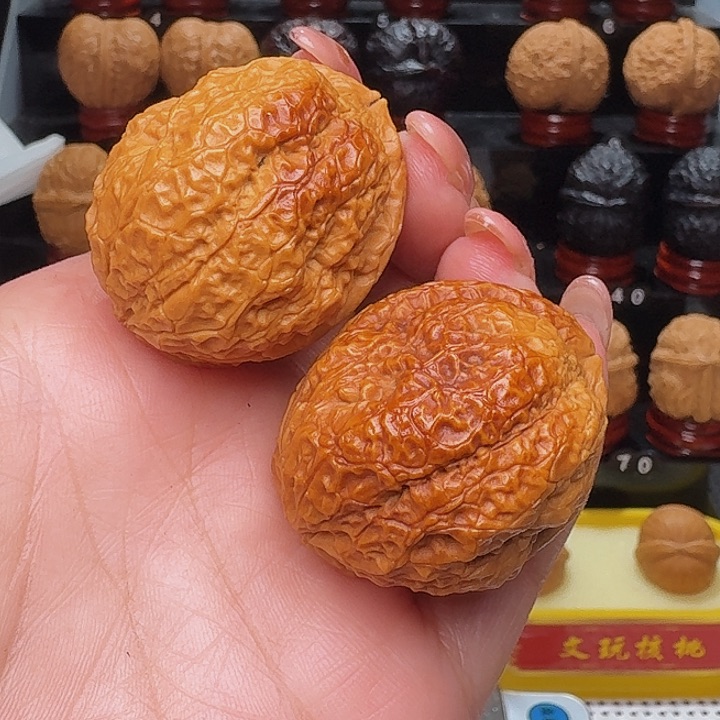 文玩核桃把件孔雀金蝉…………08