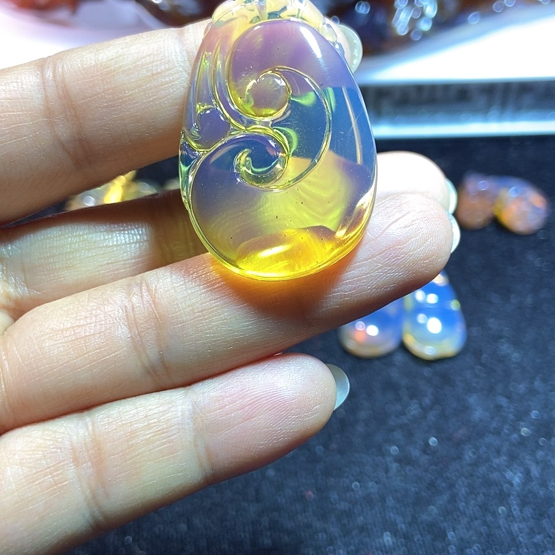 未镶嵌颈饰琥珀缅甸天然琥珀吊坠