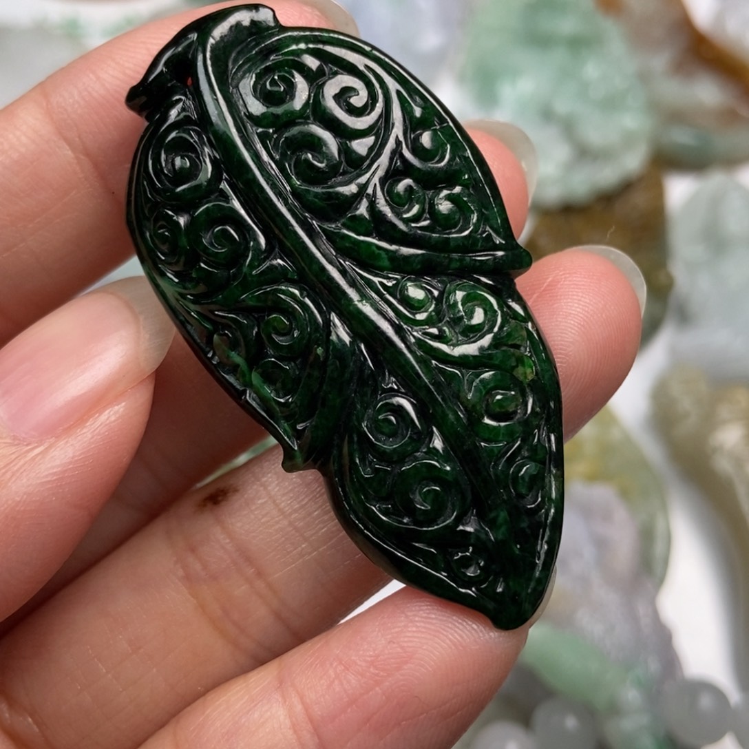 J***y翡翠未镶嵌颈饰翡翠