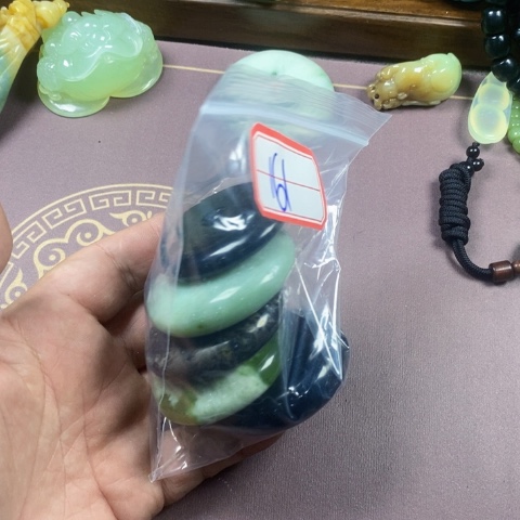 合金蛇纹石玉颈饰