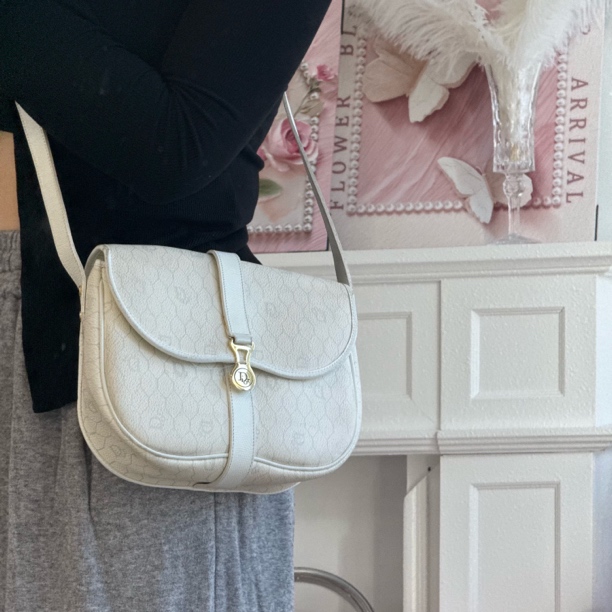 95新 DIOR/迪奥 dior奶白色苹果斜挎包