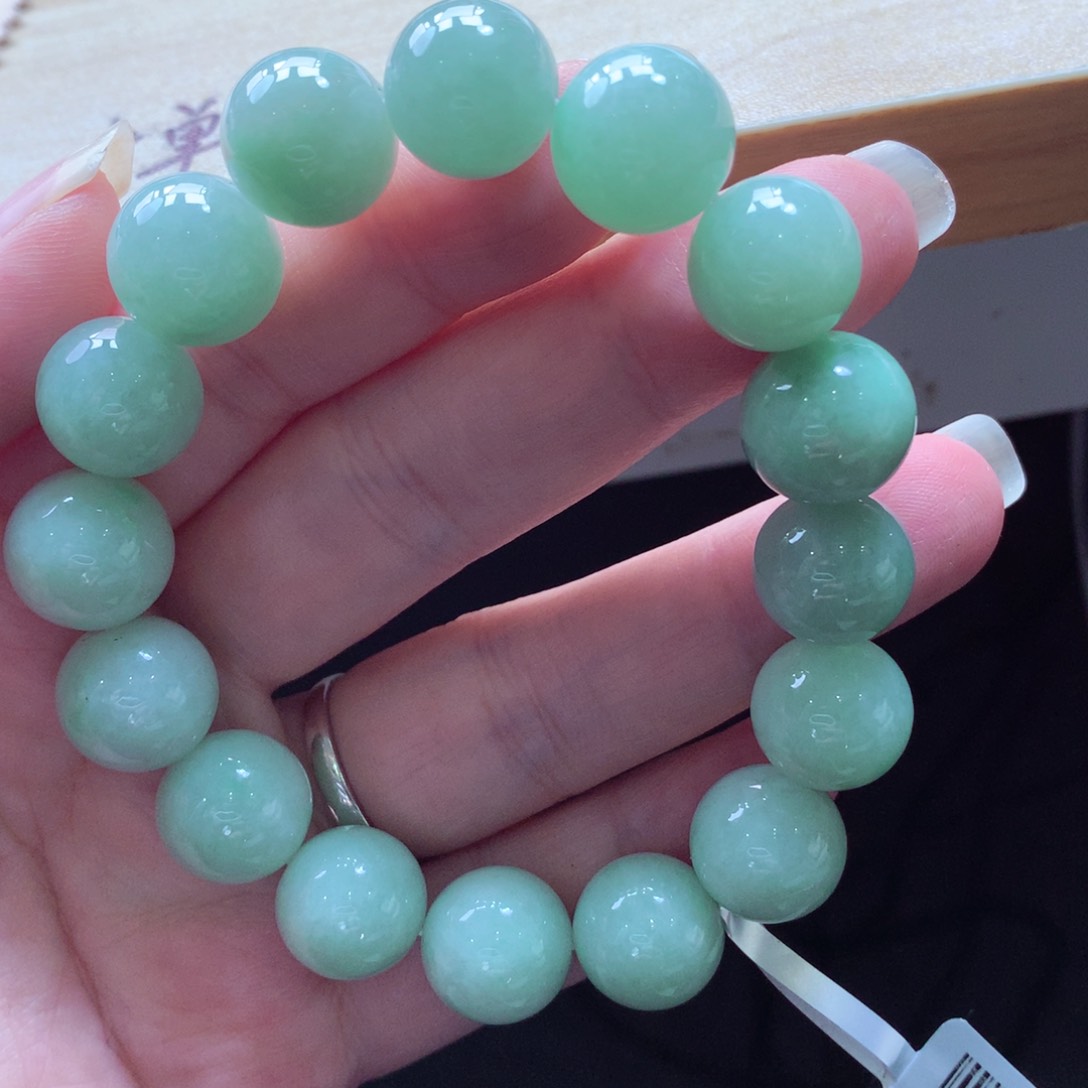 翡翠颈饰未镶嵌吊坠