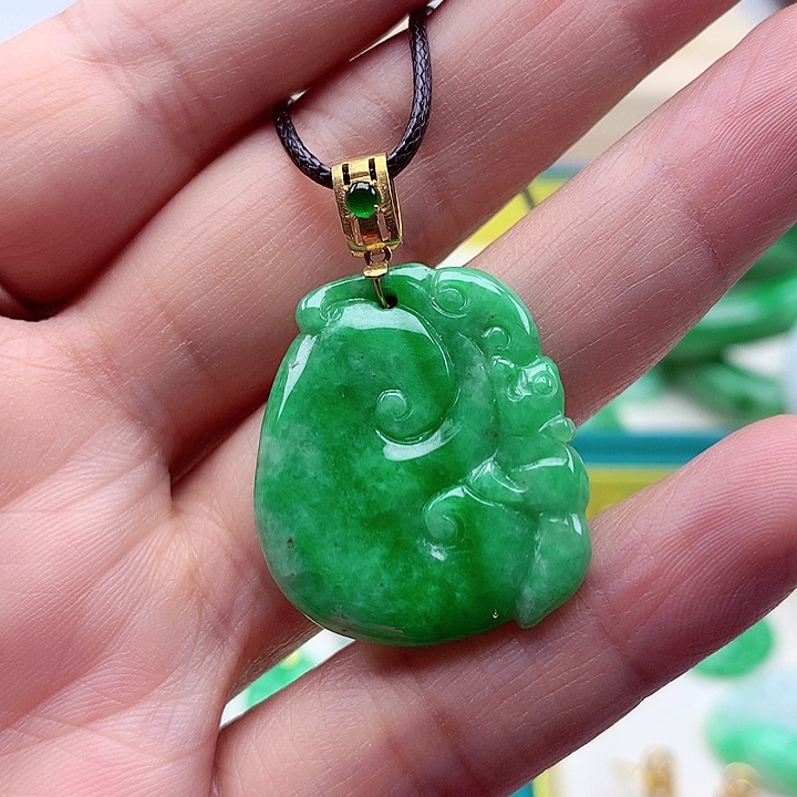翡翠颈饰18K金镶嵌翡翠