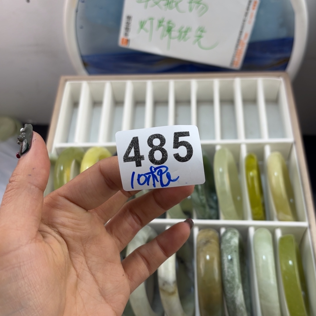 w***贝蛇纹石玉未镶嵌手镯