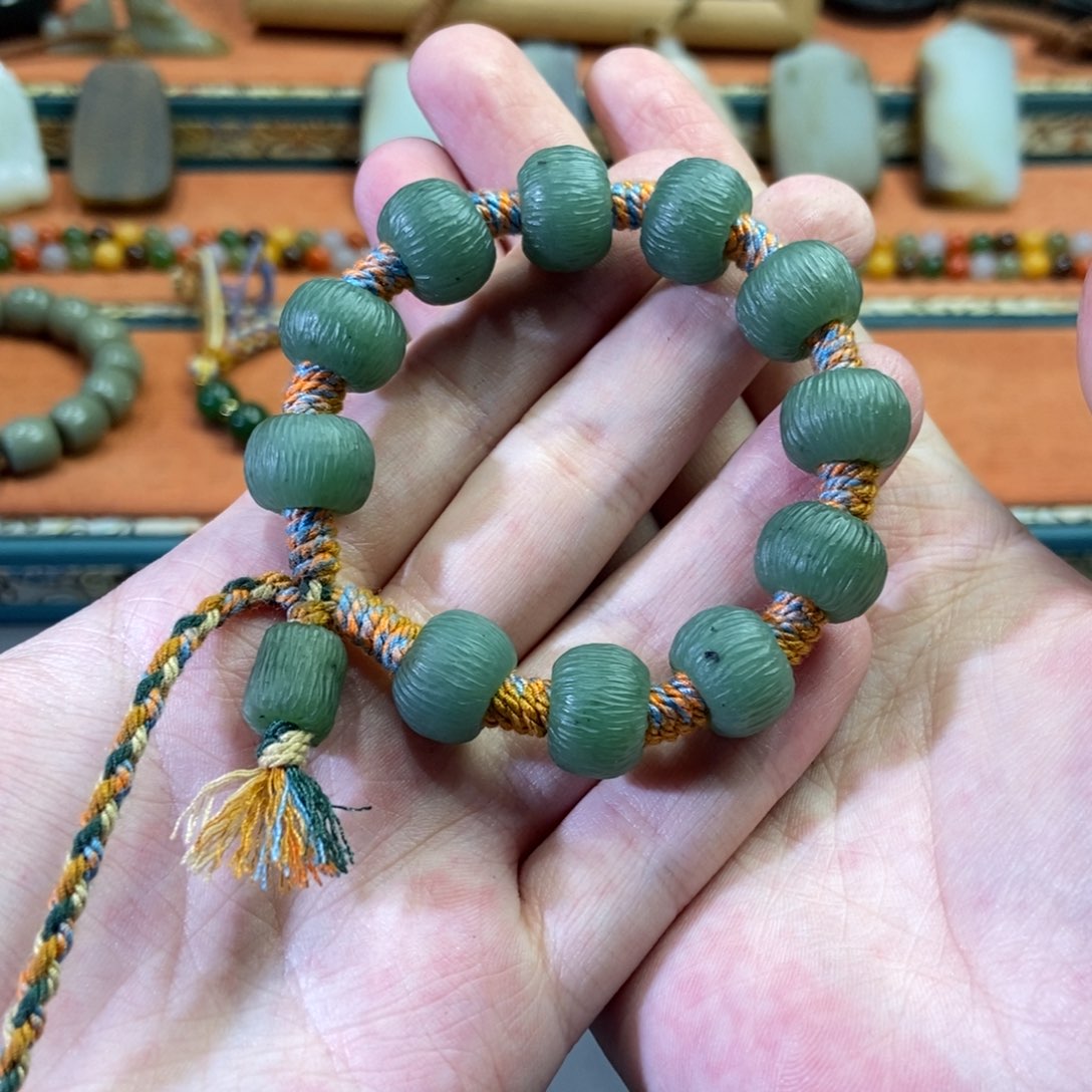 和田玉颈饰未镶嵌