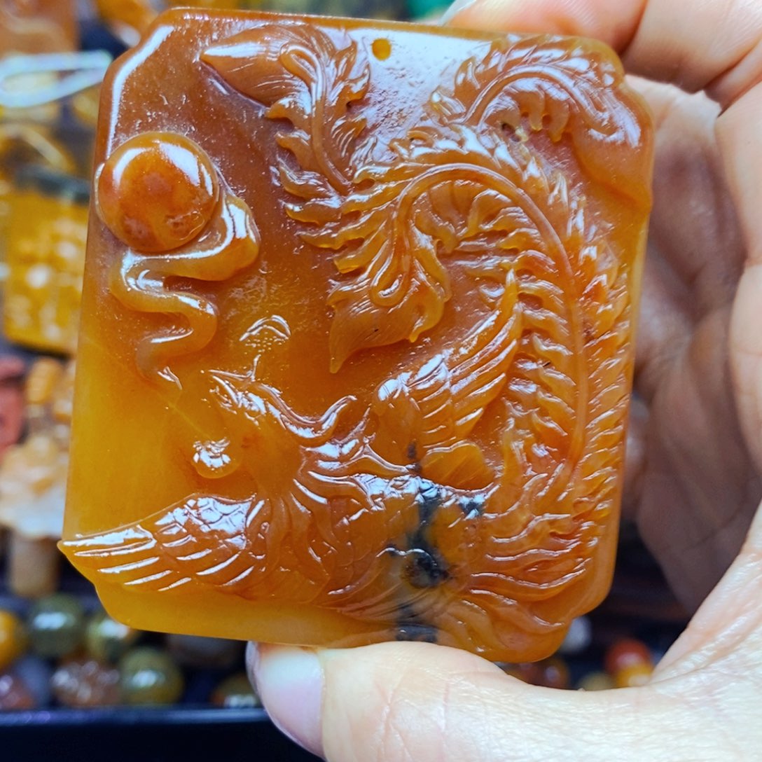 未镶嵌石英质玉（黄龙玉）颈饰