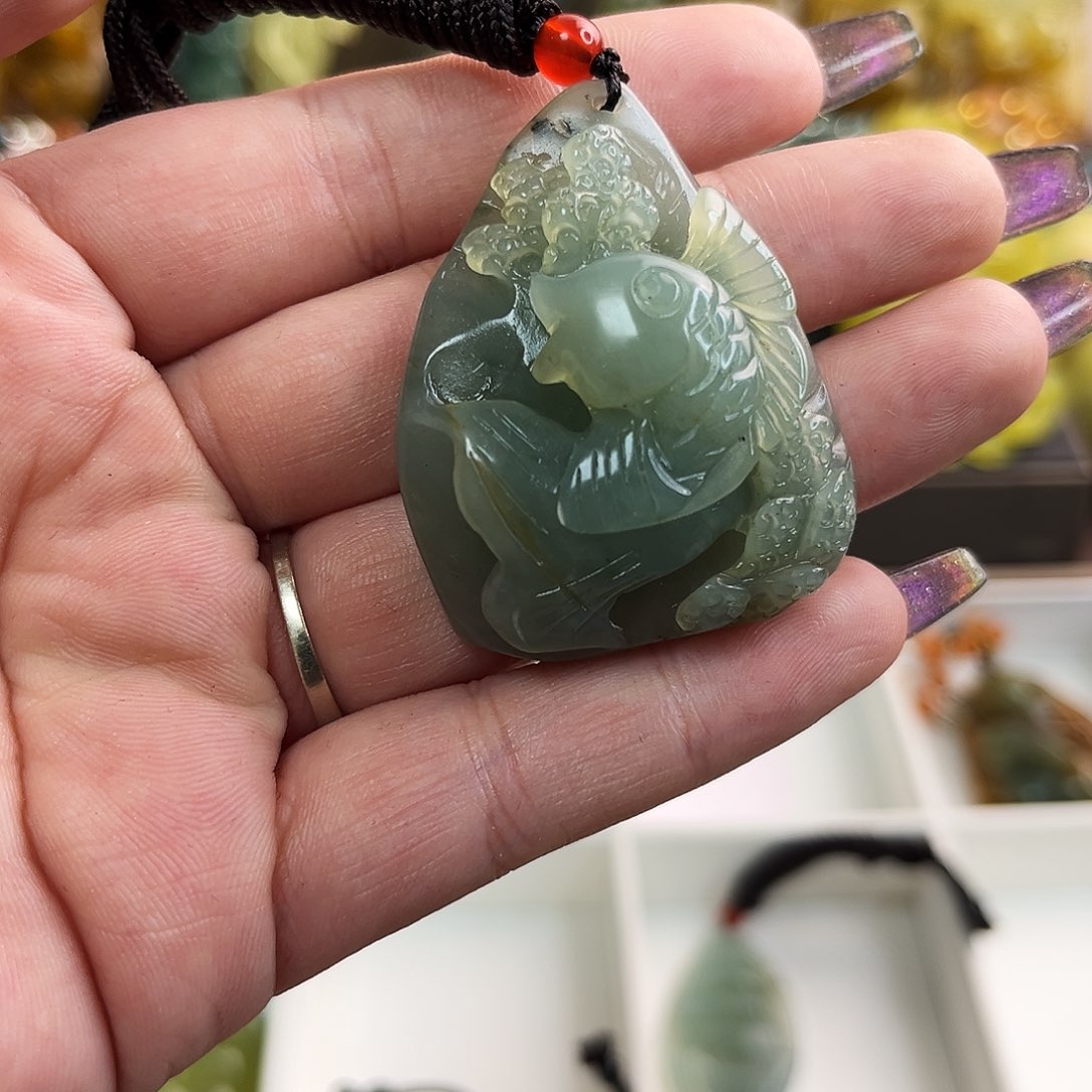 蛇纹石玉颈饰未镶嵌