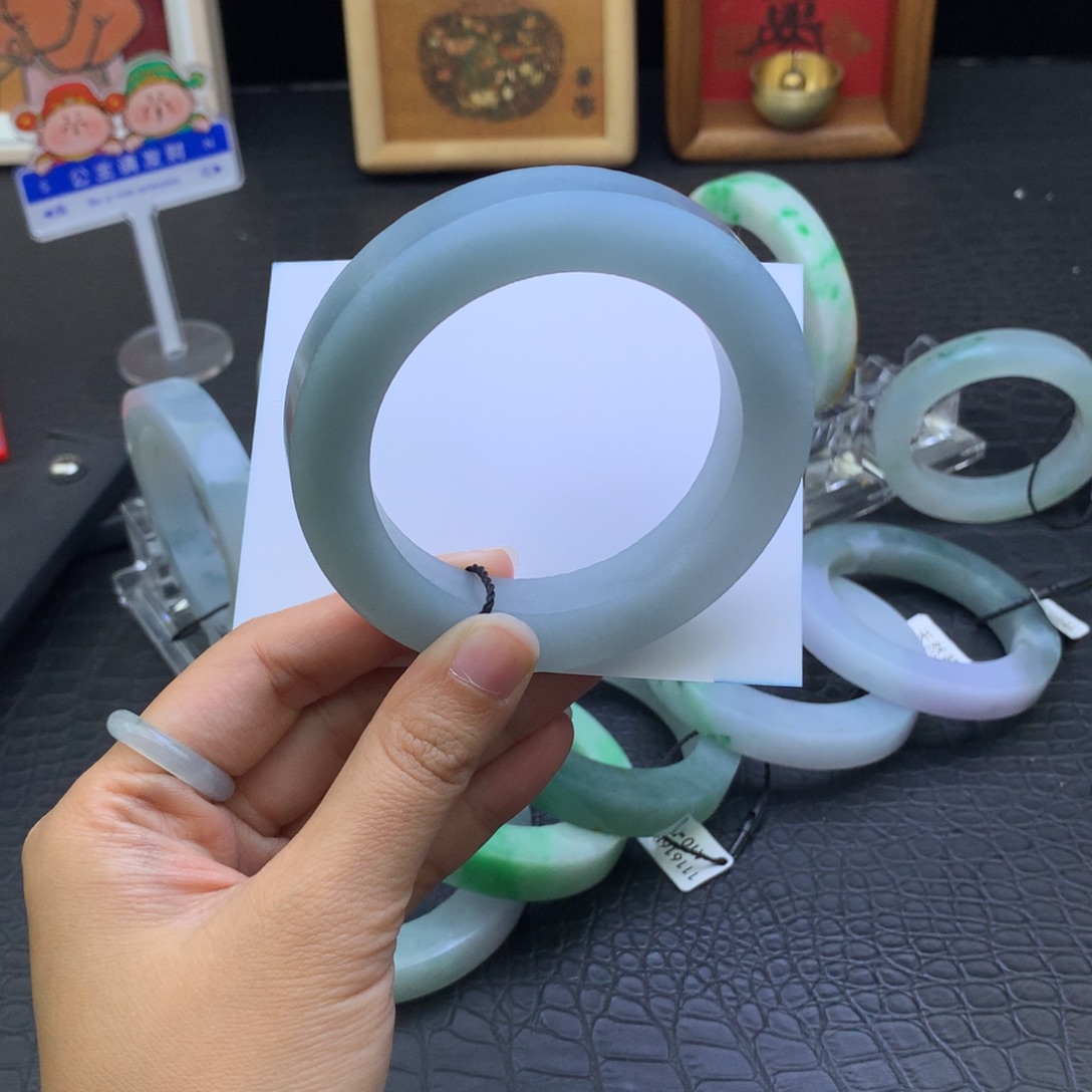 定制翡翠未镶嵌翡翠手镯