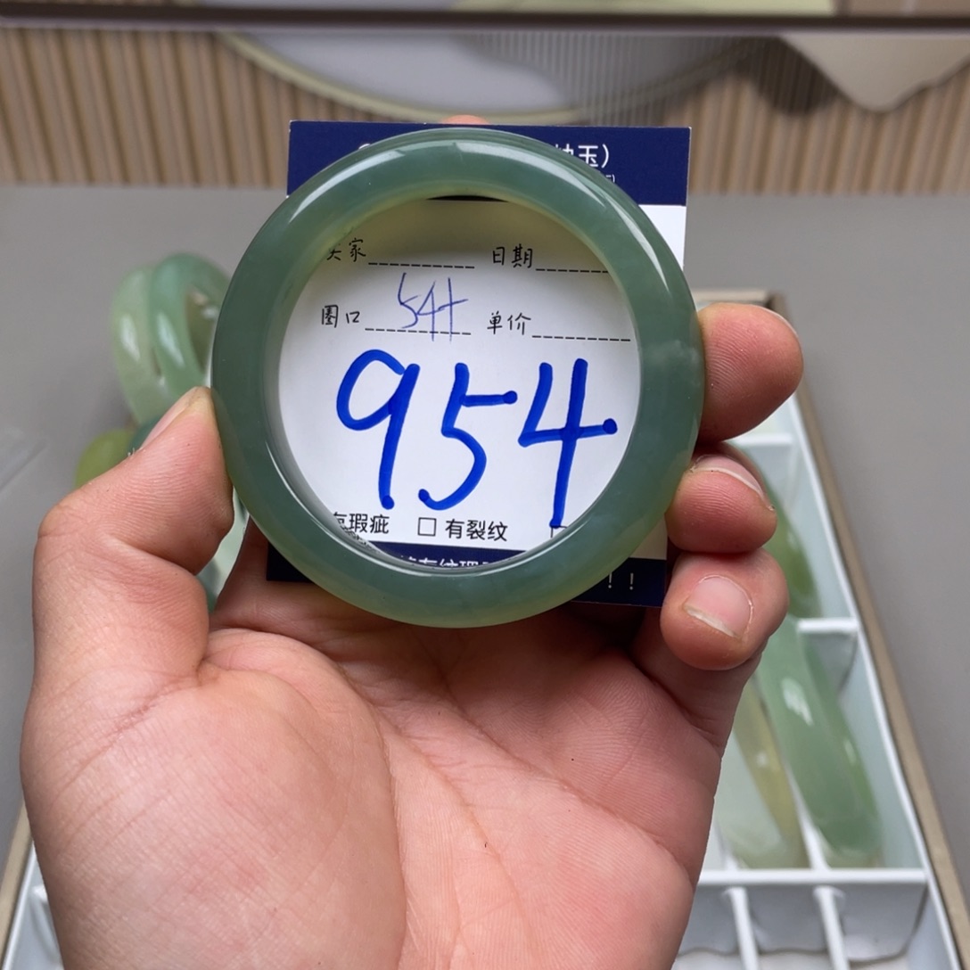 岫玉手镯手镯未镶嵌