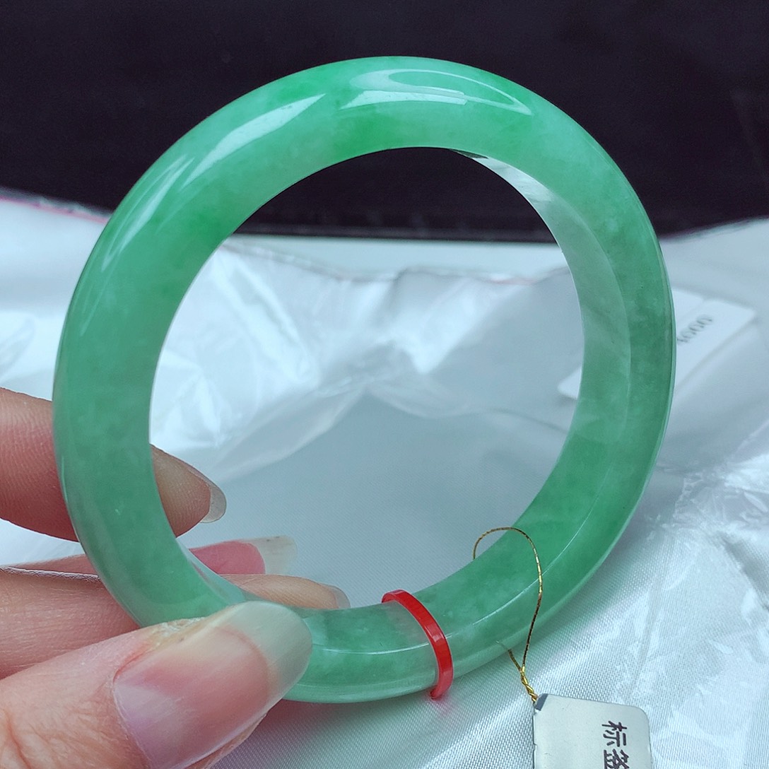 翡翠手镯未镶嵌若****见58圈200