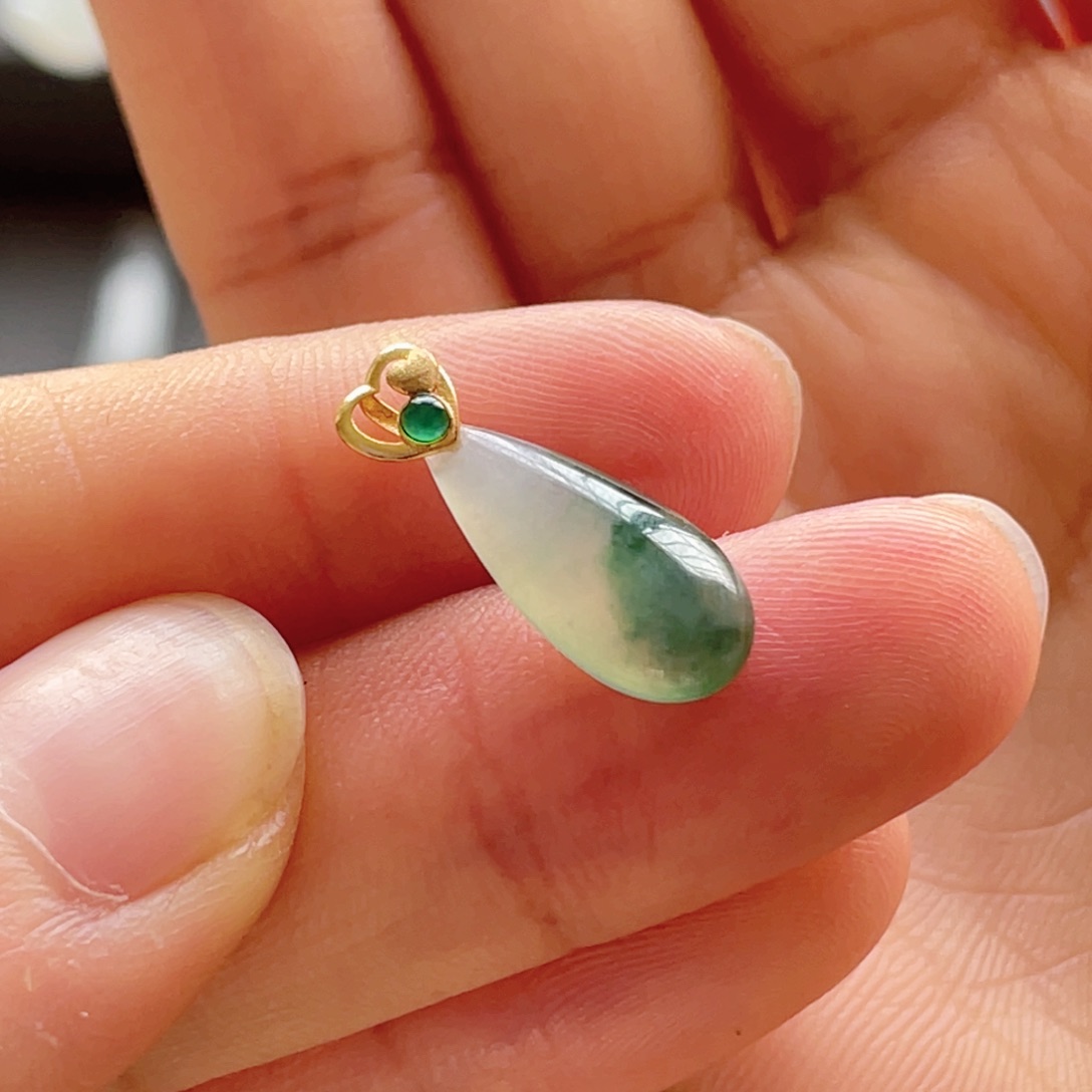 翡翠颈饰18K金镶嵌水滴