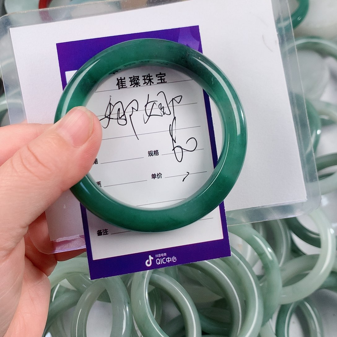石英质玉（非洲翠）手镯未镶嵌?**?