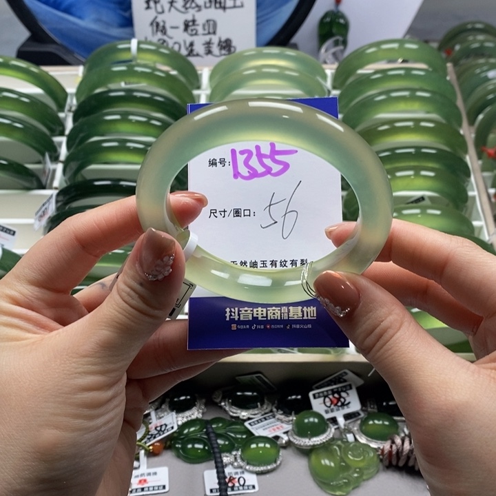 蛇纹石玉手镯未镶嵌酷*狗