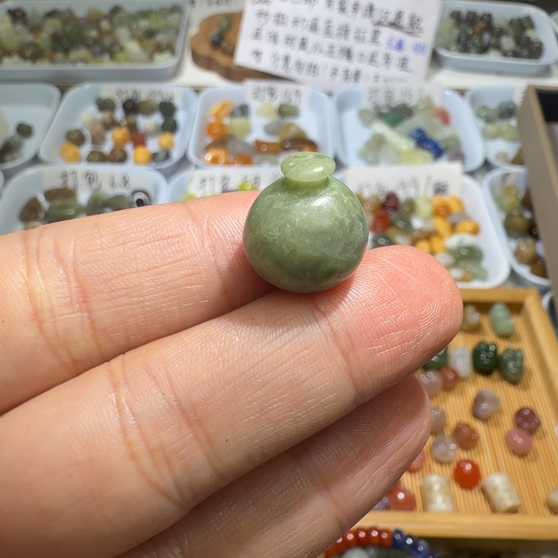 和田玉未镶嵌珠宝奇石