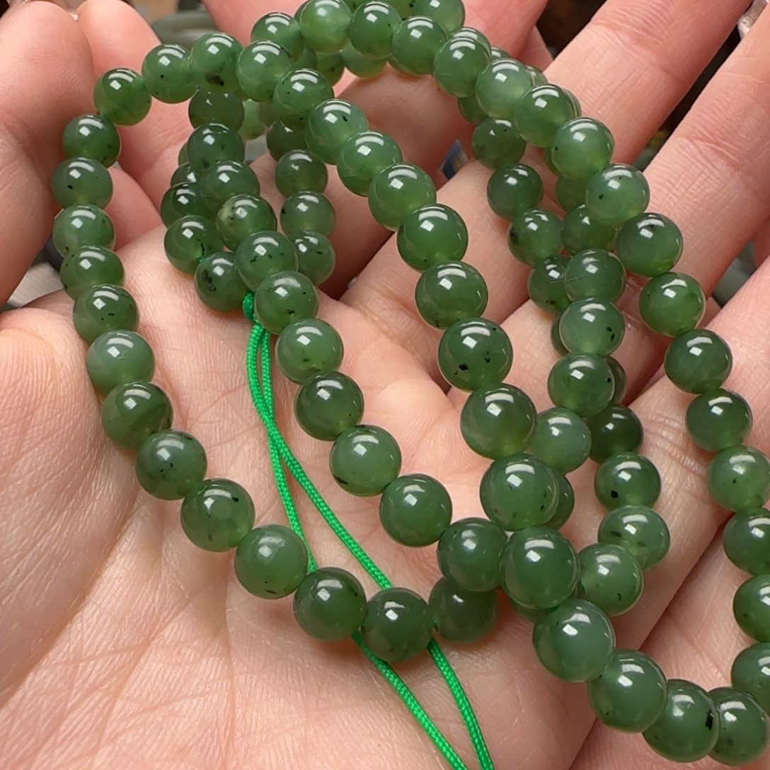 小***多和田玉未镶嵌颈饰