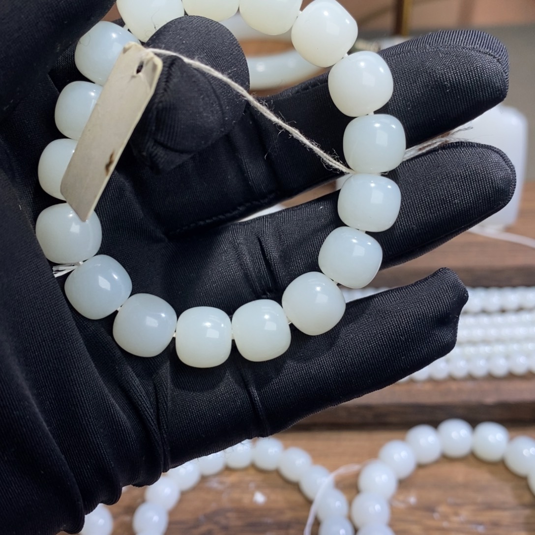 家***孩和田玉（糖玉）未镶嵌手镯