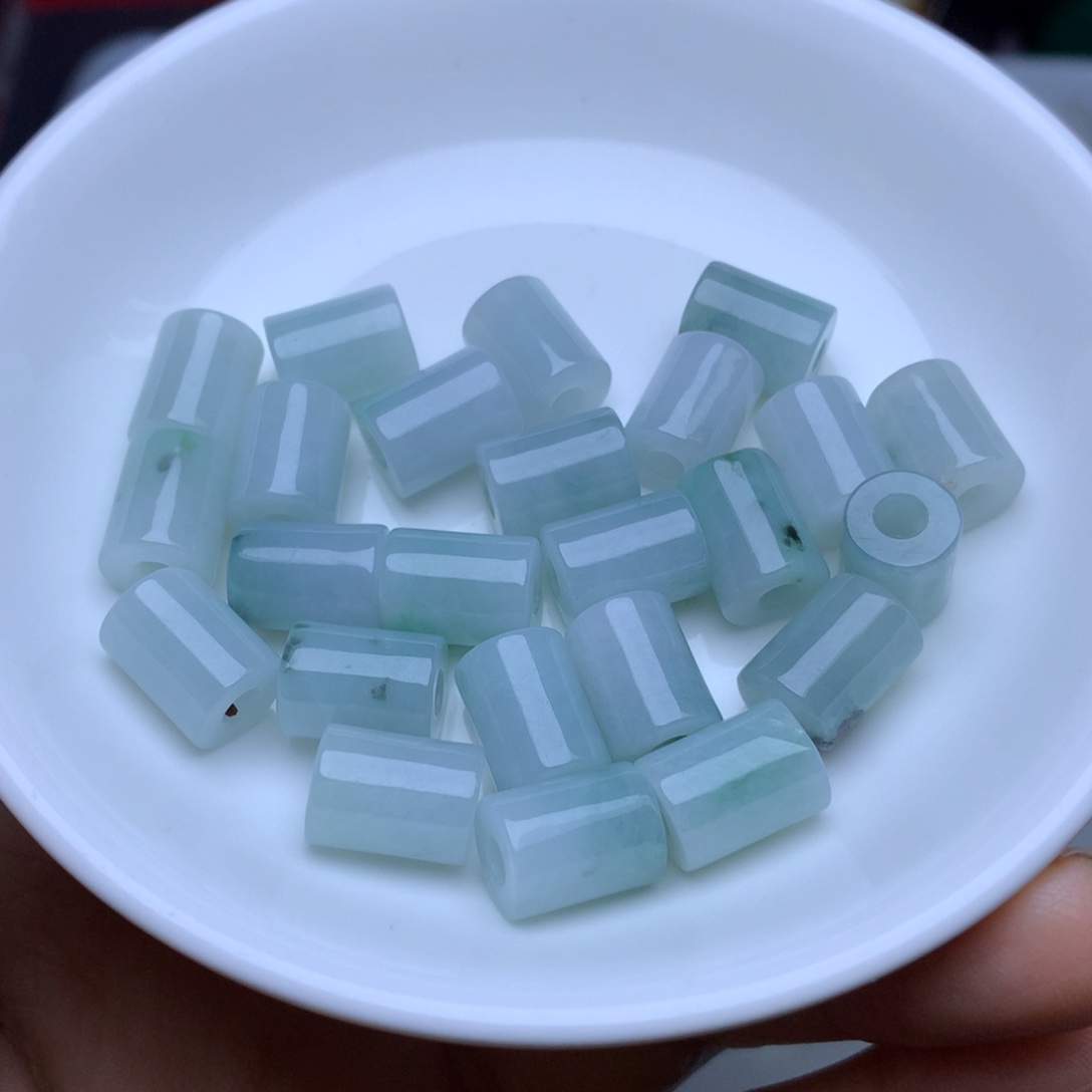 翡翠散珠卡8.7乘11.7桶珠3个