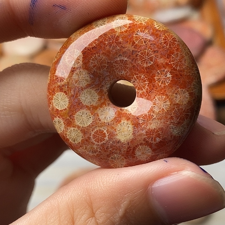 爱***贝硅化玉未镶嵌颈饰