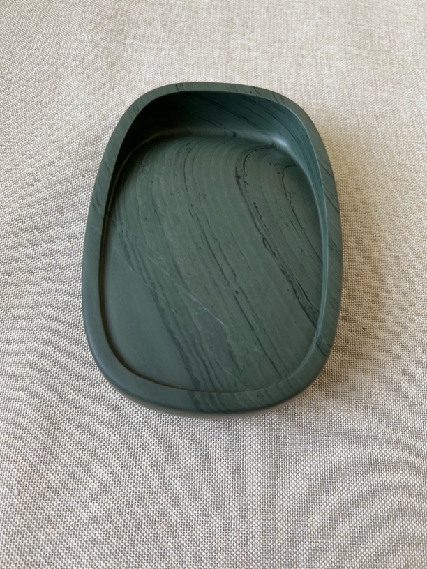 洮河砚：水泉老坑料所制，规格：14.6/10.4/3.2厘米