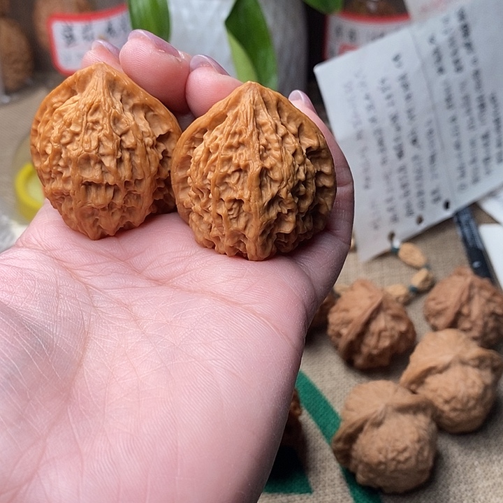 大***金吊坠文玩核桃金牛