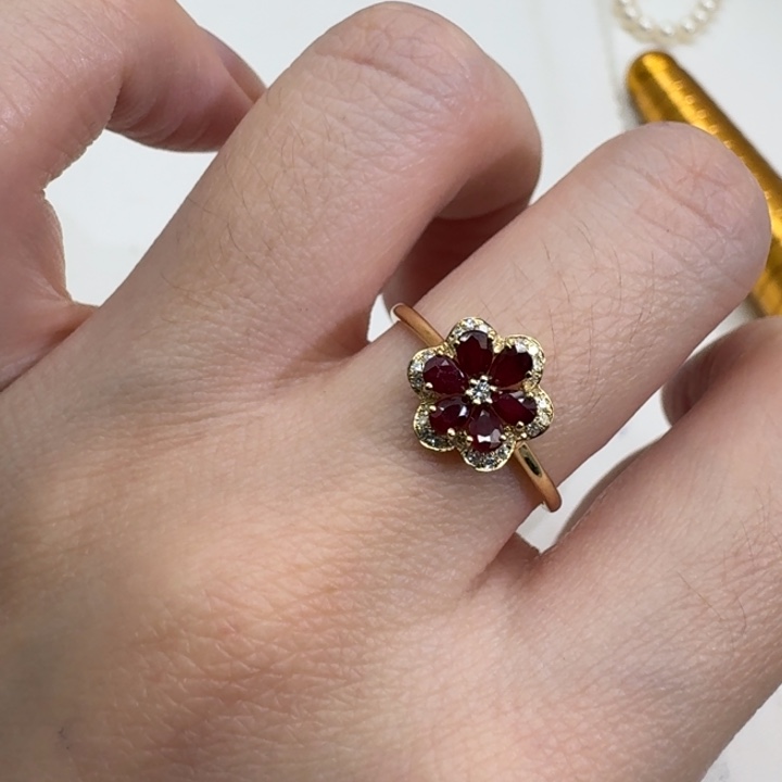 18K金镶嵌红宝石戒指