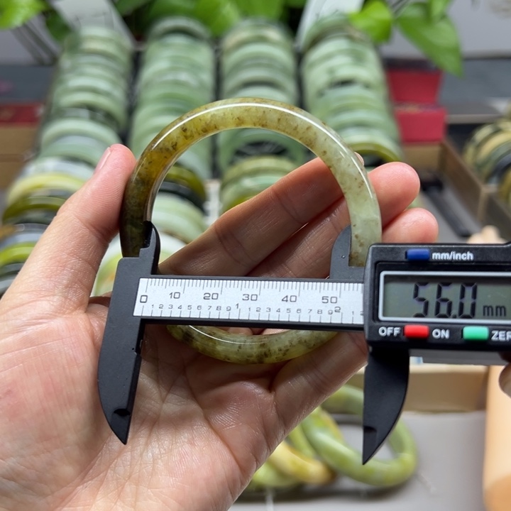 蛇纹石玉未镶嵌手镯32