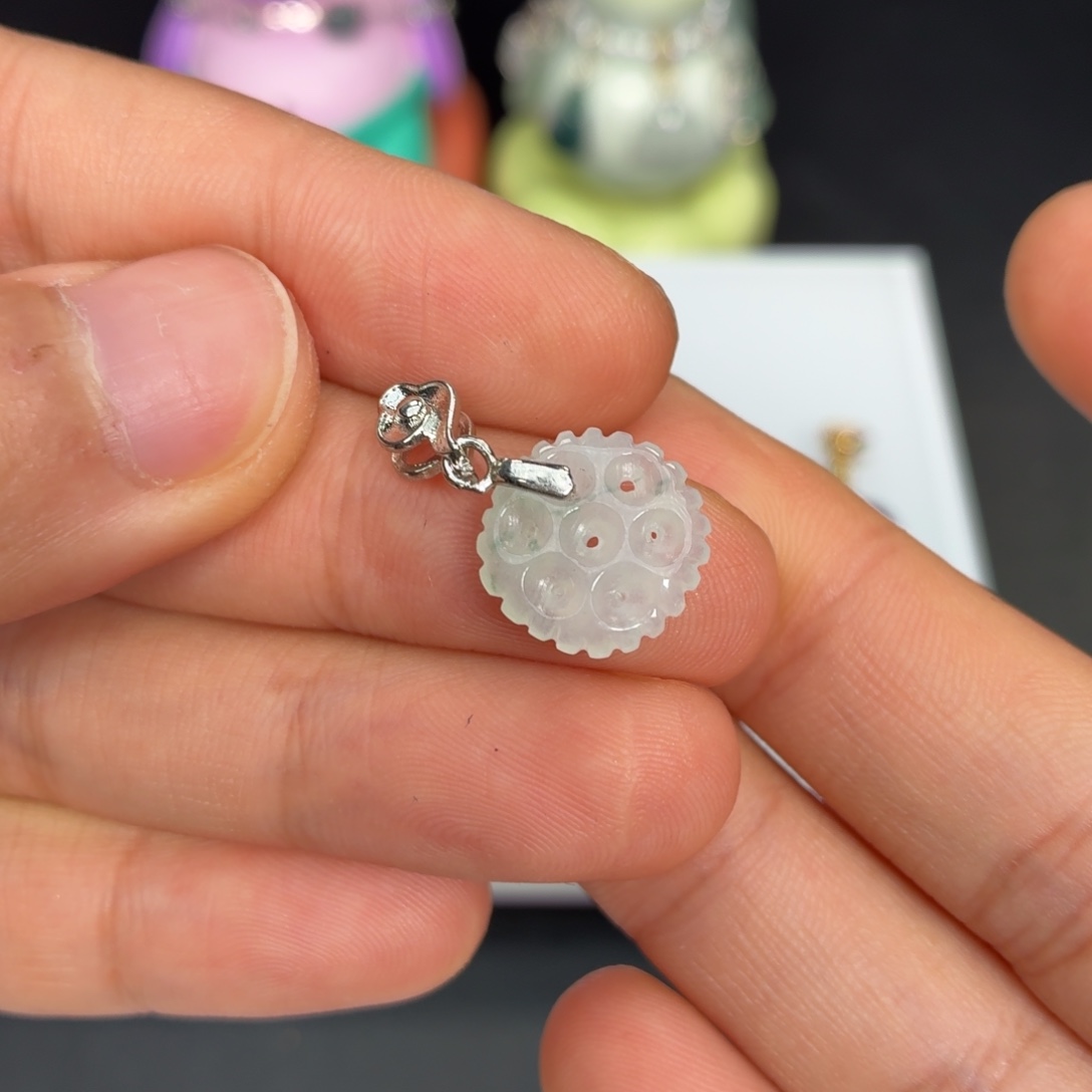 翡翠未镶嵌颈饰饼干