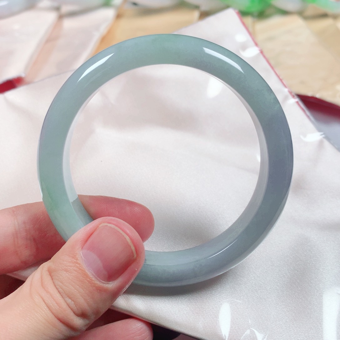 翡翠手镯未镶嵌翡翠手镯1414