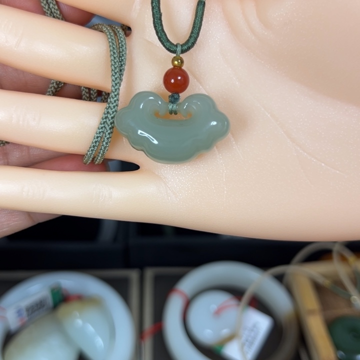 和田玉（青白玉）未镶嵌颈饰