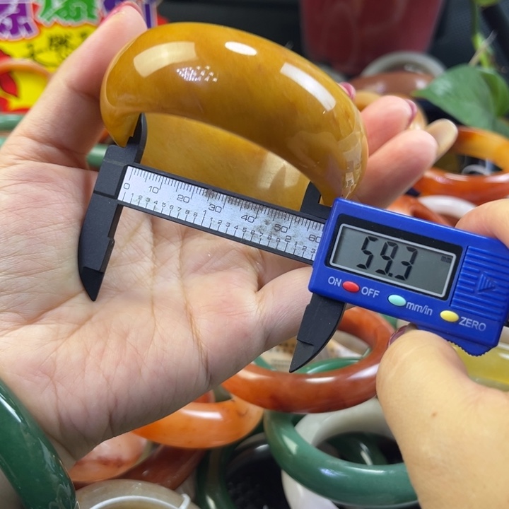 石英质玉未镶嵌手镯