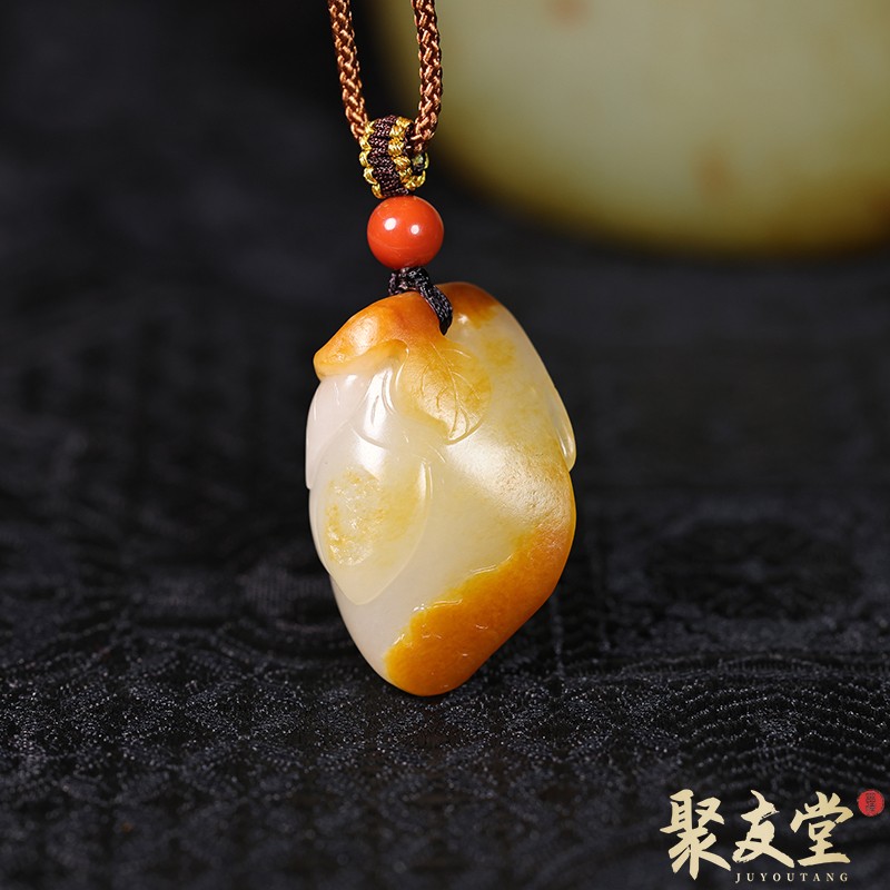 聚友堂王伟玉雕7克新疆和田玉籽料独籽黄沁白玉寿桃玉桃籽挂件