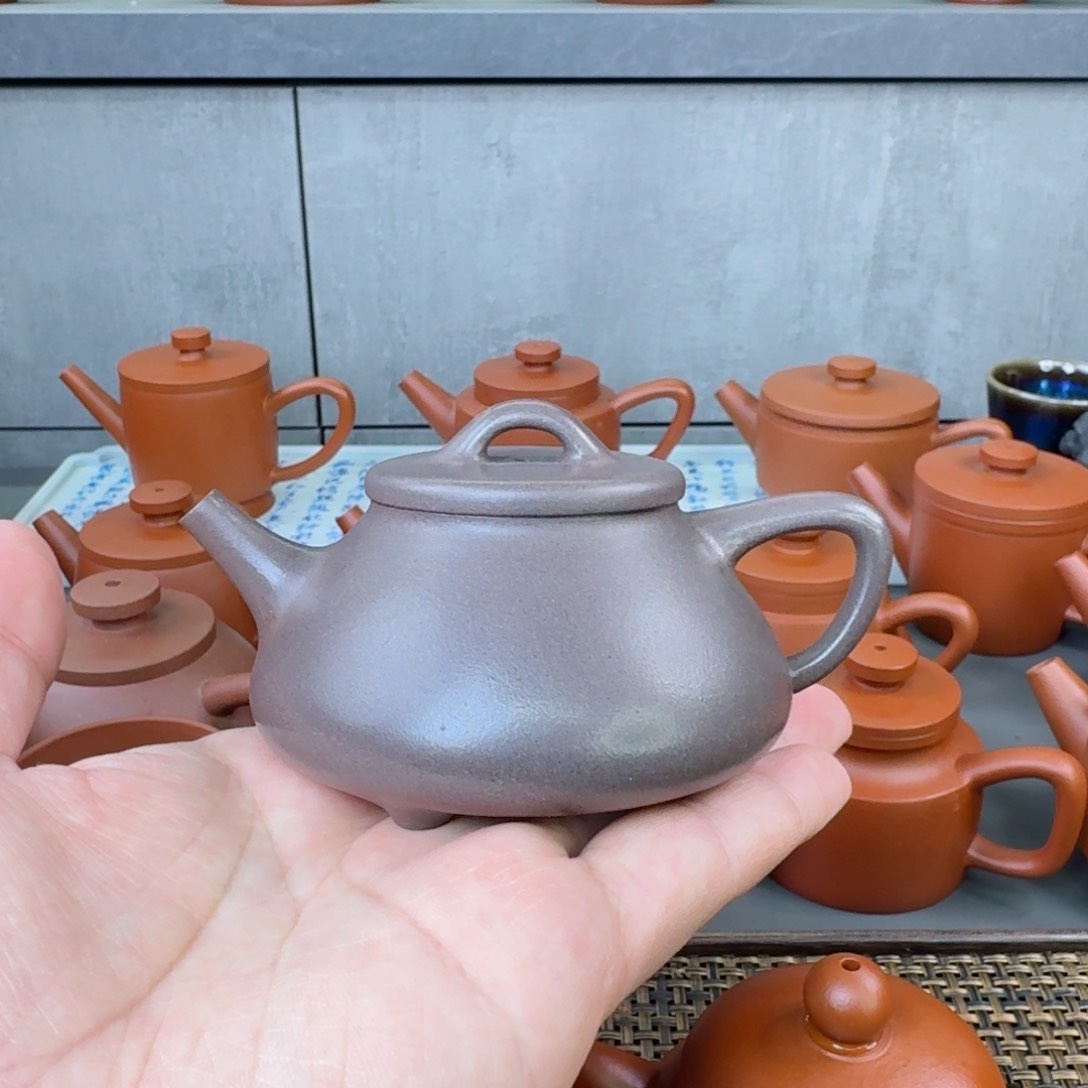 紫砂茶壶半手青灰士恒石瓢