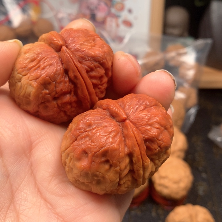 桃核把件粗筋七彩红运当头