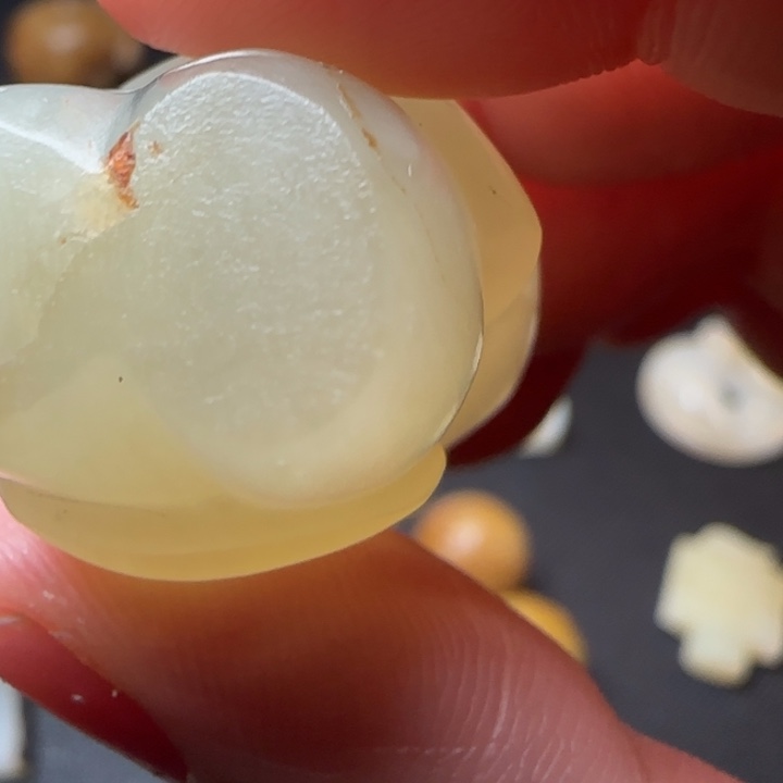 和田玉（糖玉）颈饰未镶嵌田**型