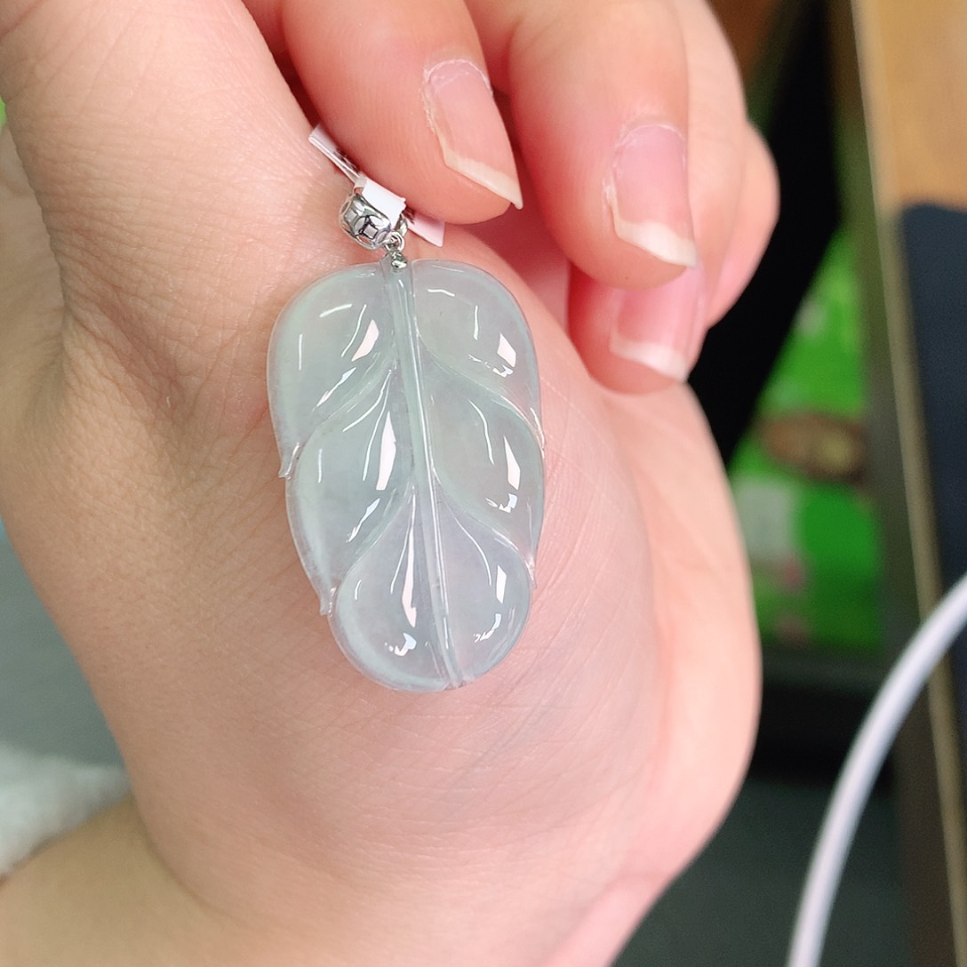 翡翠颈饰18K金镶嵌冰胶晴叶子27*18*3.9