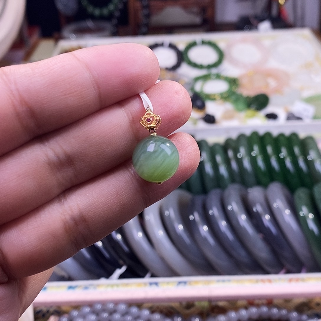 颈饰未镶嵌和田玉碧玉老矿料冰底阳绿猫眼金镶锁骨链13m