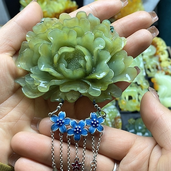 蛇纹石玉挂件未镶嵌