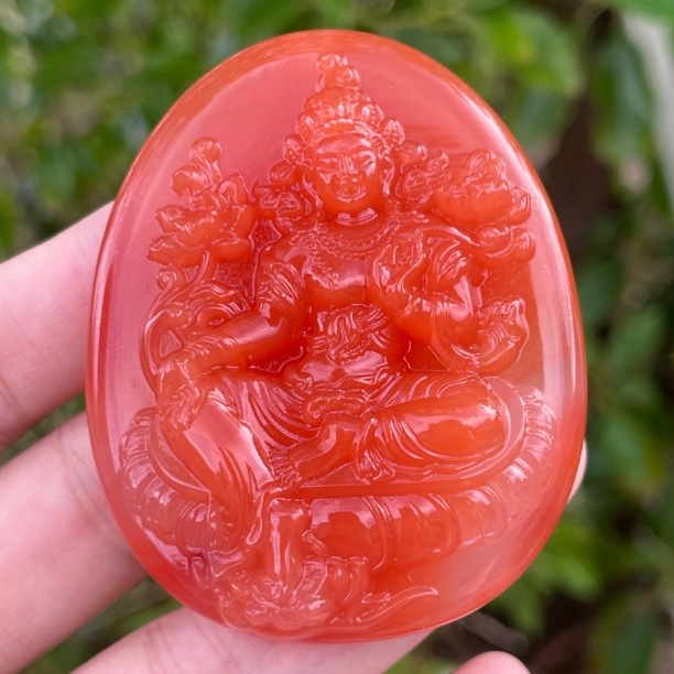 精品南红渡母吊坠，颜色红润，精工雕刻，尺寸49x61x13.7mm