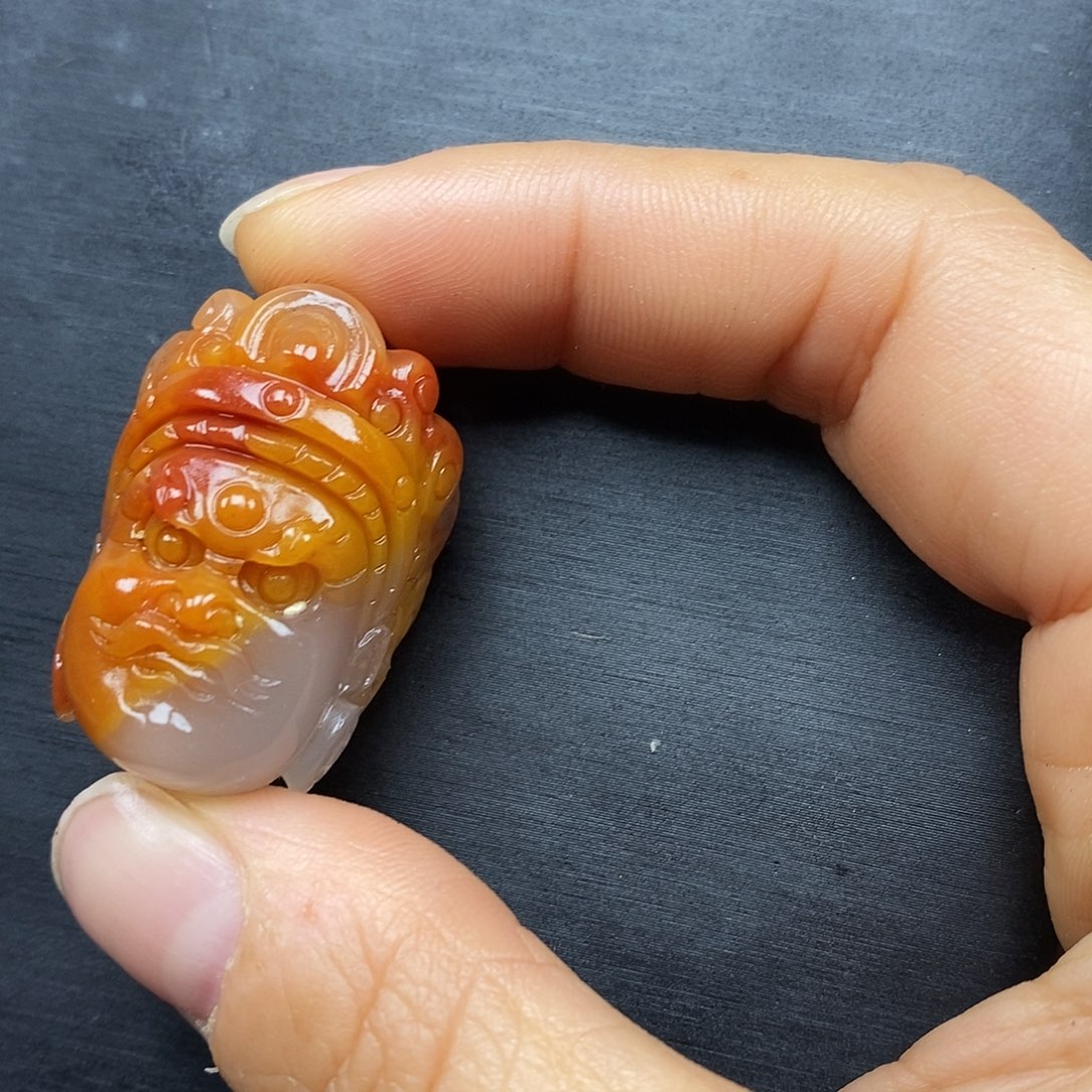 石英质玉（黄龙玉）颈饰未镶嵌