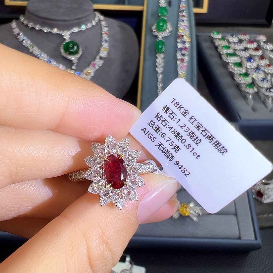 红宝石戒指18K金镶嵌