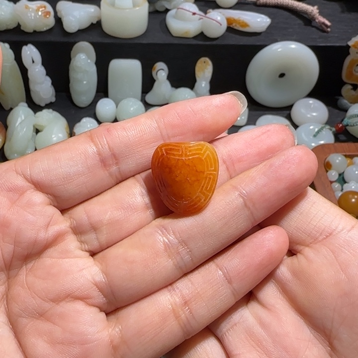 和田玉颈饰未镶嵌三**石