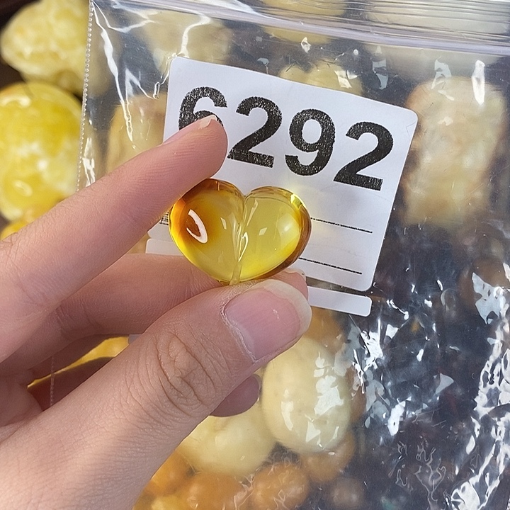 蜜蜡未镶嵌珠宝奇石