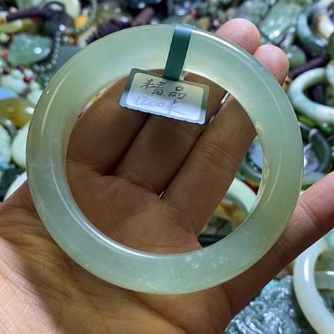 岫玉手镯未镶嵌60口径