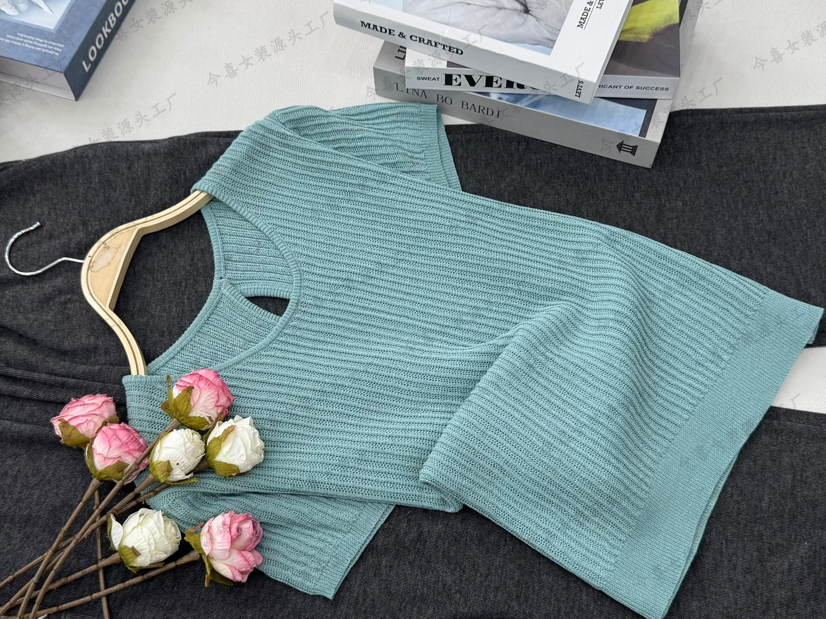 【湖蓝色圆领套头】新款百搭时尚宽松短袖上衣QC3059