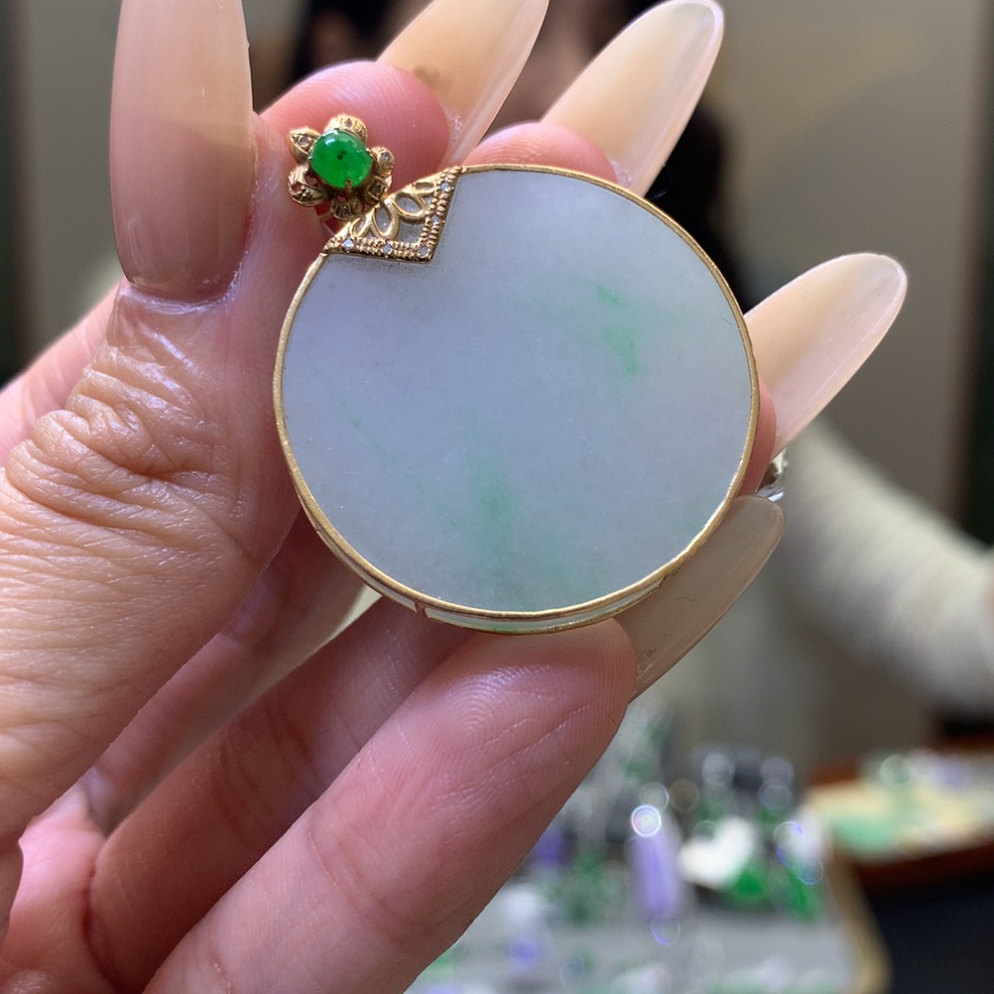 颈饰18K金镶嵌翡翠