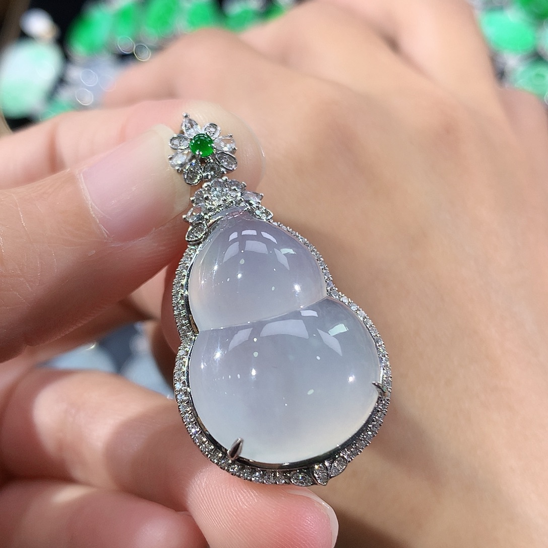 翡翠18K金镶嵌颈饰