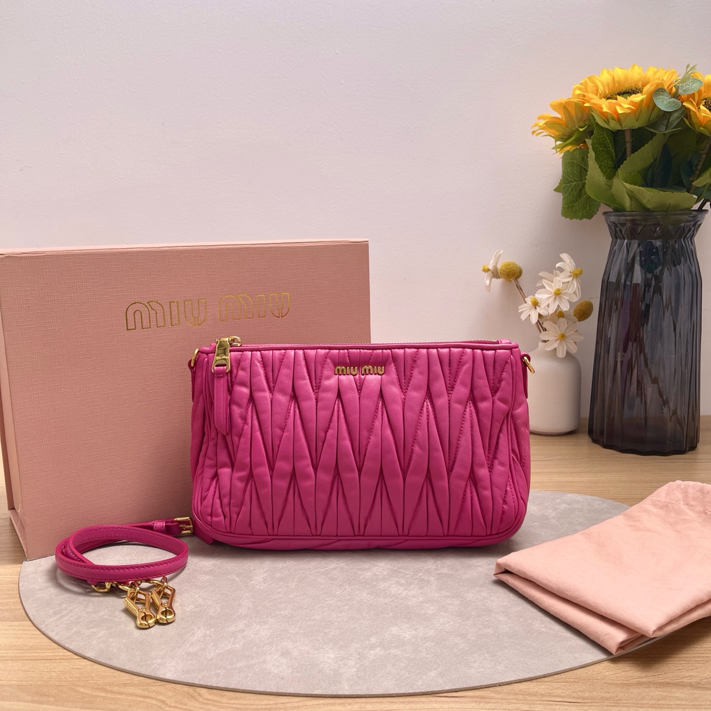95新 MIU MIU/缪缪 【九筒奢品】褶皱/单肩包/9071